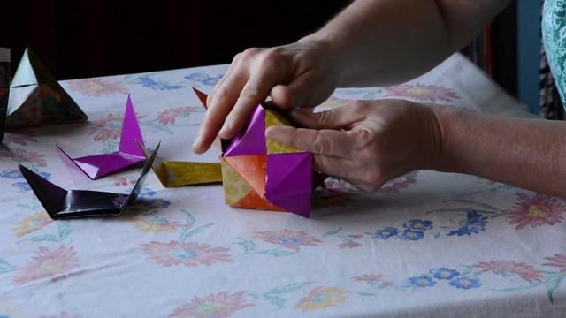 Assembling 12 Sonobe Units смотреть онлайн