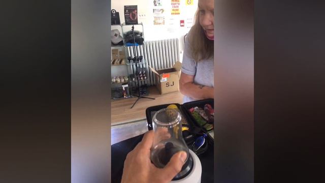 Jenn’s ( Crazy cat lady’s mother ) trying Bello after hitting stundenglass смотреть онлайн