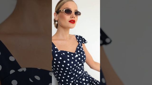 Синее платье в горошек. ЮРС. URS смотреть онлайн