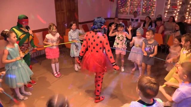 Выпускной (праздник в ТЦ"Океан" 1часть) смотреть онлайн