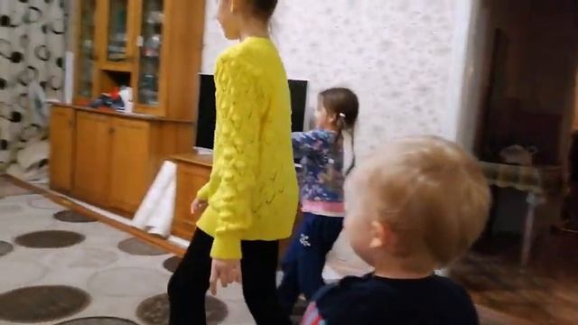 Дурачимся с сестрой и братьями/Отпуск/Воспоминания смотреть онлайн