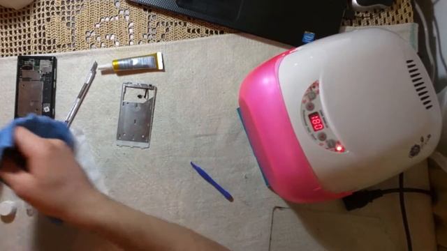 Nokia lumia 800 замена стекла на Loca клей (уф клей) смотреть онлайн