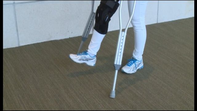 How to Walk with Crutches Correctly (Non-Weight-Bearing) смотреть онлайн