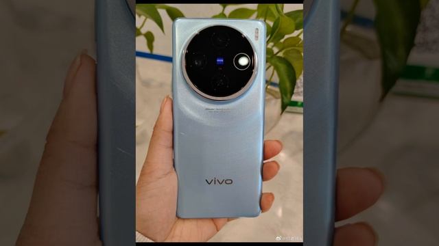 vivo X100 shows up in a live photo смотреть онлайн