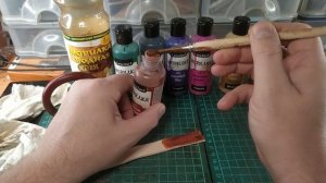 Кожевенное Дело. Как красить кожу морилкой для дерева. Мастер показ