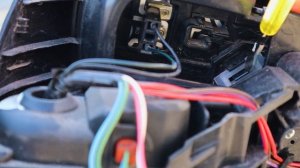 Замена зеркальных элементов в боковых зеркалах Toyota RAV4