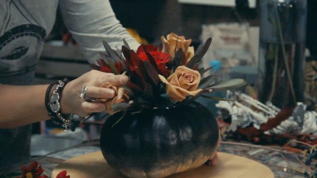 Цветочная композиция к Halloween смотреть онлайн