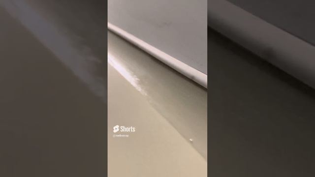 Устройство полимерных полов с монтажом полимерного плинтуса в техническом коридоре. смотреть онлайн