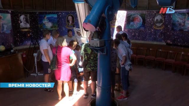 В обсерватории Волгоградского планетария наблюдали за космическими объектами и ясной погодой смотреть онлайн