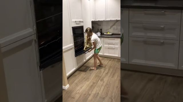 Соне подарили IPhone XR смотреть онлайн