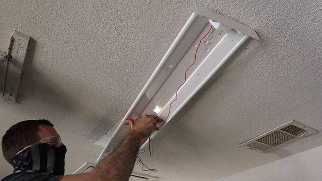 How to Install a Fluorescent Light ? | 3 Min Tutorial смотреть онлайн