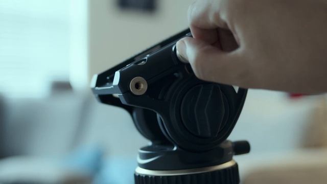 Tripod Tricks When Filming Yourself (With Movement) смотреть онлайн