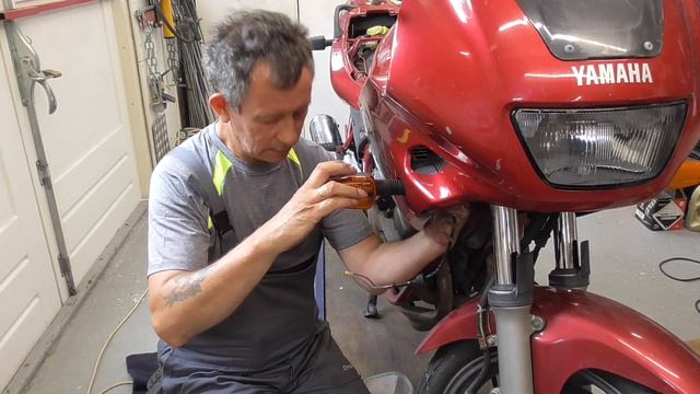 YAMAHA DIVERSION XJ600S [1998] FRONT FLASHER LIGHT CHANGE easy...? ??---? смотреть онлайн