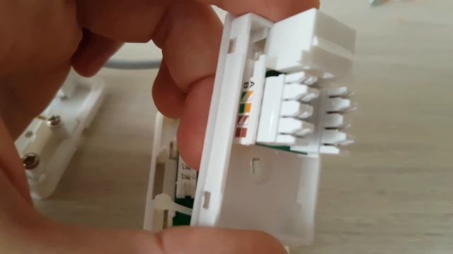 Как установить телефонную и интернет розетку смотреть онлайн