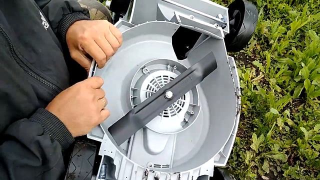 Обзор электрической газонокосилки Интерскол ГКЭ-32/1200. Часть 1. смотреть онлайн