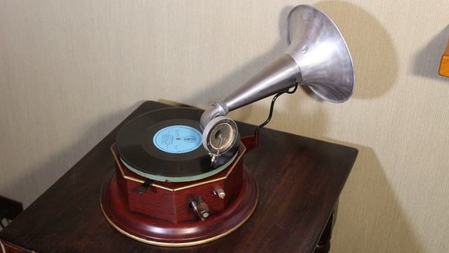 Редкие фонографы. Играет детский граммофон Pigmyphone (Германия) смотреть онлайн