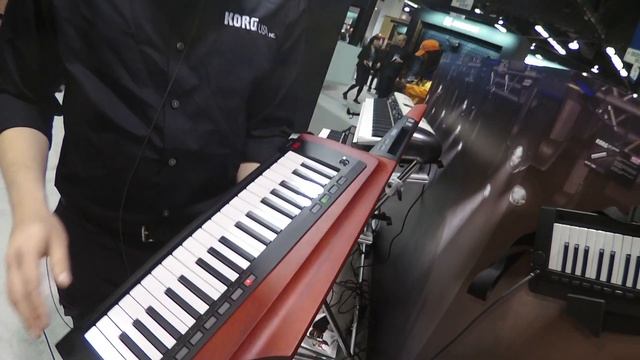 NAMM 2020 - Korg RK100S 2 Keytar смотреть онлайн