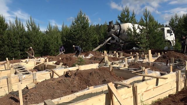 Заливка ленточного фундамента. - СК"КРЕПОСТЬ" смотреть онлайн