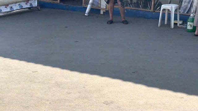 БАБЫ ДЕРУТСЯ НА РЫНКЕ НЕ ПОДЕЛИЛИ МУЖИКА Ростов-на-Дону смотреть онлайн