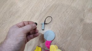 Снимаем магнитный замок с одежды.