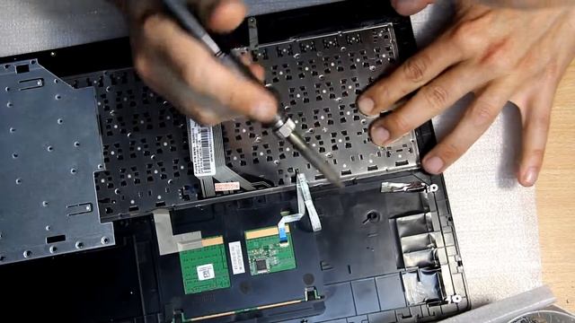 Ноутбук Asus. Часть 1. Замена клавиатуры смотреть онлайн