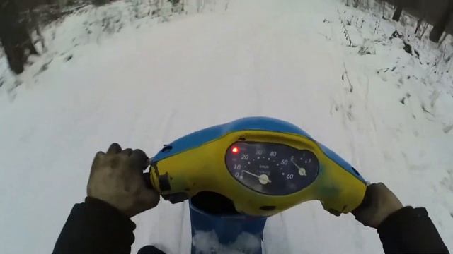 ВАЛЮ БОКОМ НА СКУТЕРЕ ПО ЛЬДУ/ПОКАТУШКА ПО ЛЕСУ/ВСТАЛ НА СКУТЕРЕ В ЛЕСУ ЗИМОЙ смотреть онлайн