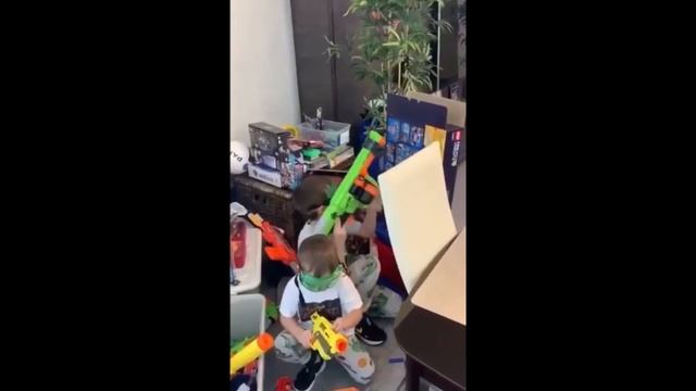 CRISTIANO RONALDO И ДЗЮБА НА КАРАНТИНЕ. СУАРЕС ТАНЦУЕТ С ДОЧКОЙ. ЛЕОНЕЛЬ МЕССИ ТРЕНИРУЕТСЯ С ДЕТЬМИ смотреть онлайн