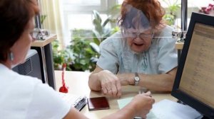 В Украине изменились условия выплат пенсий переселенцам