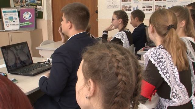 Один день с… Ульяновские учителя знают, как вырастить успешного «Человека-мира» смотреть онлайн