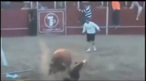 САМЫЕ ЖУТКИЕ НАПАДЕНИЯ БЫКОВ НА ЛЮДЕЙ! КОРРИДА!!