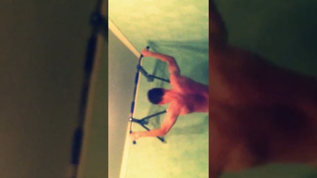 Физкультура(турник) когда я один дома смотреть онлайн