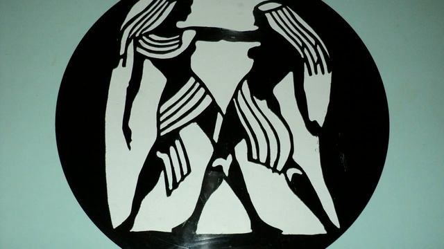 Выпиливаем лобзиком из виниловой пластинки смотреть онлайн