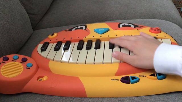 Giorno’s theme on cat piano смотреть онлайн