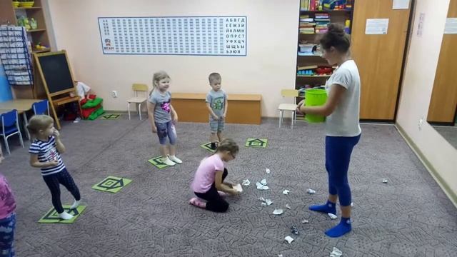 ПРИЩЕПОЧНЫЙ СБОР МУСОРА и развитие мелкой моторики. Детский фитнес смотреть онлайн
