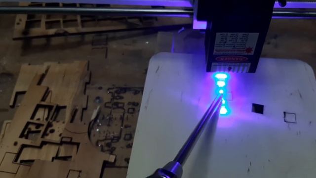 Пример порезки фанеры 4мм лазером 15вт. LaserBot-750-15 смотреть онлайн