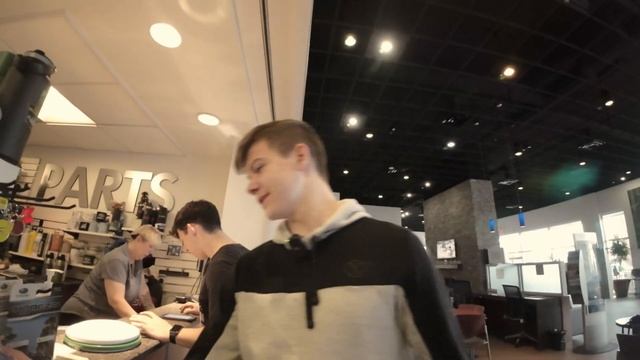 как можно получить скидку на запчасти у дилера и в других местах смотреть онлайн