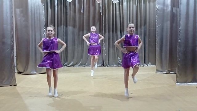 Поздравление с днем Матери от танцевального кружка. смотреть онлайн