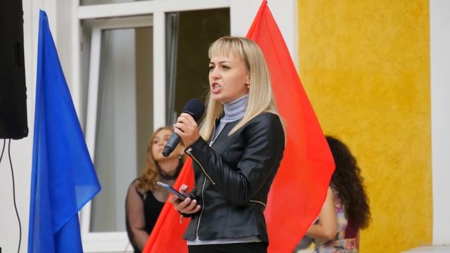 Алена ФОНЮШКИНА. Стихотворение "Зинка" Юлии Друниной смотреть онлайн