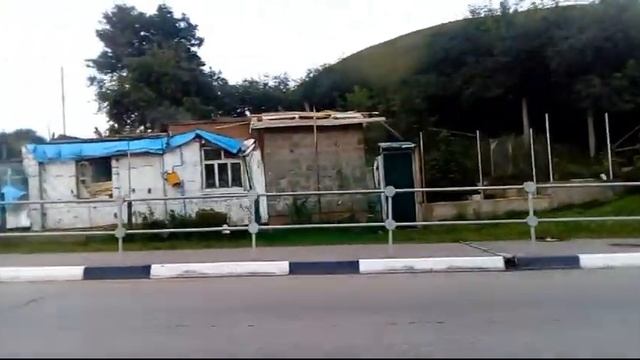 Серпухов. Снос дома под Соборкой 23-30.07.2019 (+ фото С.Парфеновой). Снято из машины на телефон. смотреть онлайн