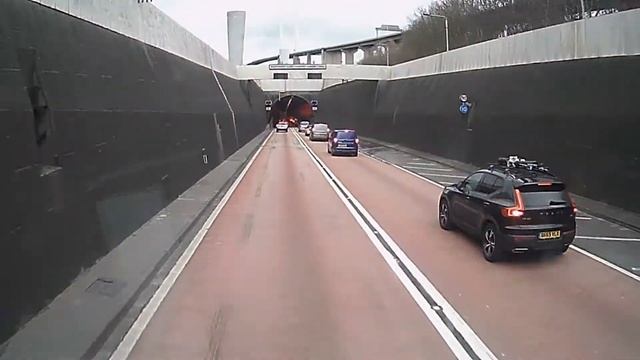 Англія. Лондон. Тунель через Темзу. Dartford tunnel. смотреть онлайн