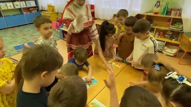 Занятие в старшей группе "Вишенка" -"Путешествие на ковре-самолете в страну сказок" смотреть онлайн