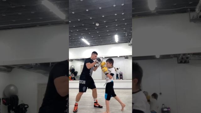 Бокс в Академии Гибрид! смотреть онлайн