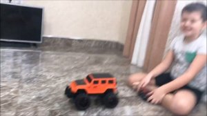 Машинка на пульте управления, испытание радиоуправляемой машинки, Game Cars on the remote control