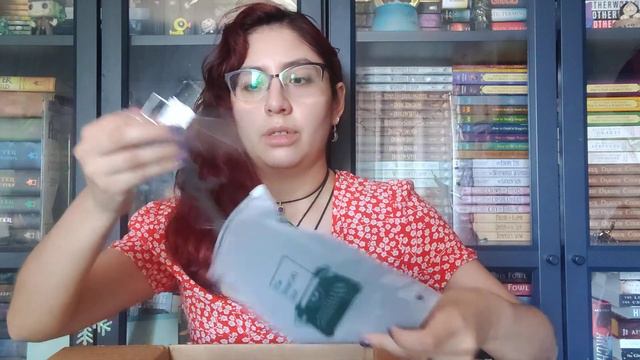 March 2022 Bookish Box Unboxing смотреть онлайн