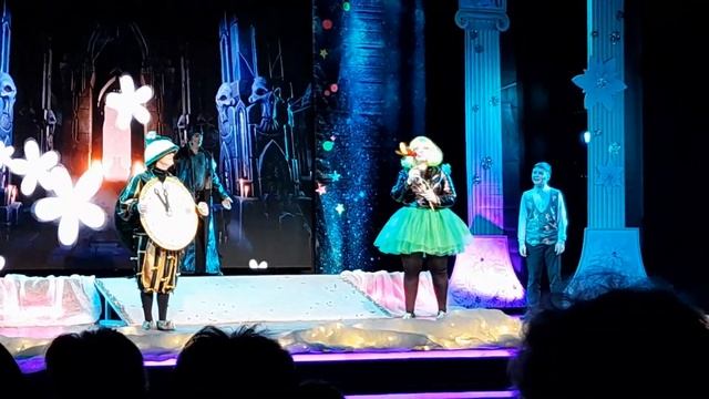 Новогодние представления ?и ёлка? смотреть онлайн