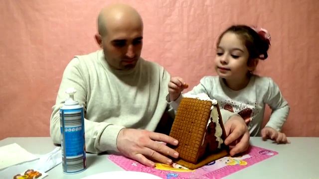 Делаем пряничный домик украшаем Ginger Gingerbread house смотреть онлайн