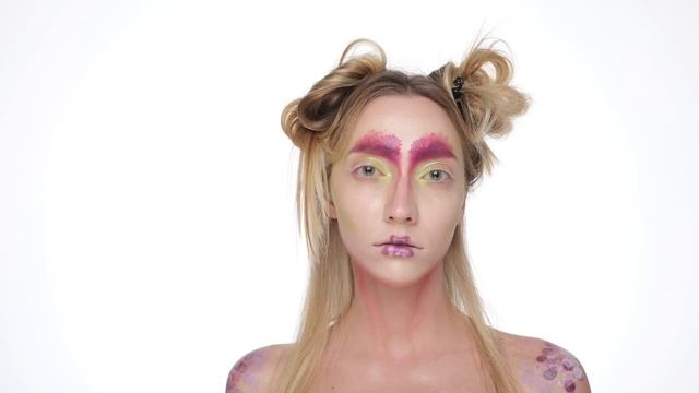 Грим Masters СЕЗОН 4 Епизод 7 : Грим вдъхновен от аранжировка на цветя смотреть онлайн