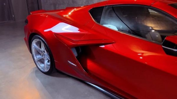 2024 CHEVROLET CORVETTE E-RAY: Electrifying the Iconic Legacy