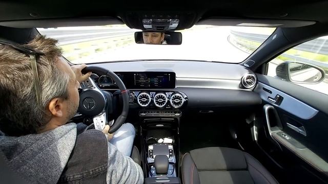 La TECNOLOGIA di MERCEDES Classe A 35 AMG PLAY da GALAXY A70 смотреть онлайн