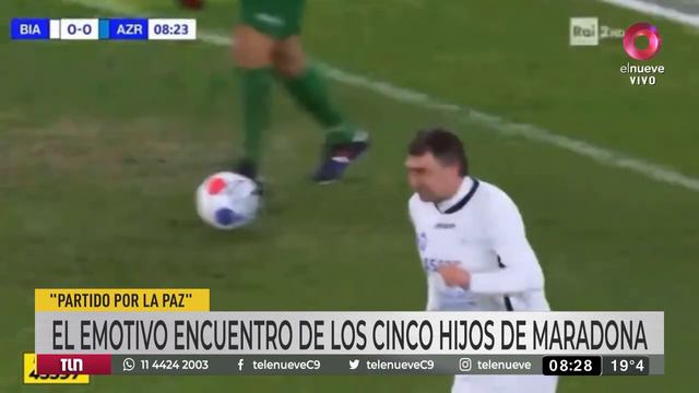 El primero y emotivo encuentro entre los cinco hijos de Diego Maradona en el "Partido por la paz" смотреть онлайн